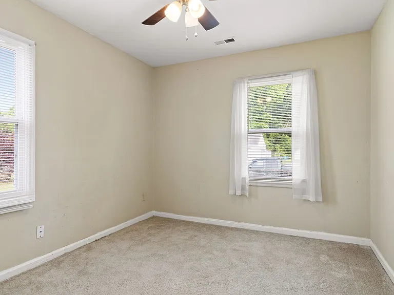 503 Woodfin Rd — Photo 5