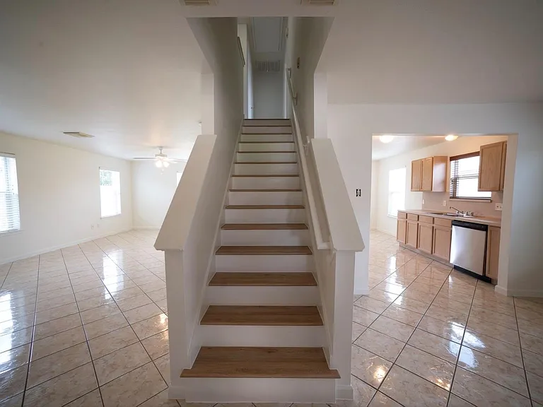 9519 Deep Valley Dr — Photo 7