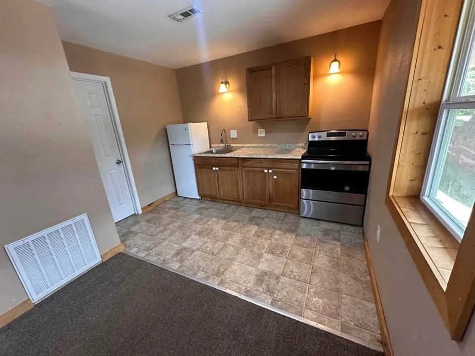 211 Elm St #8