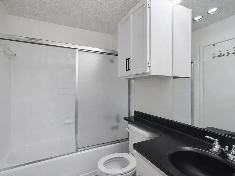 908 Poplar St #201 — Photo 5