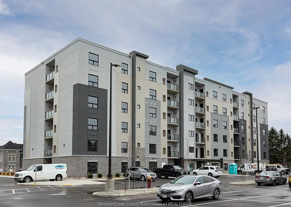 190 Main St E #401
