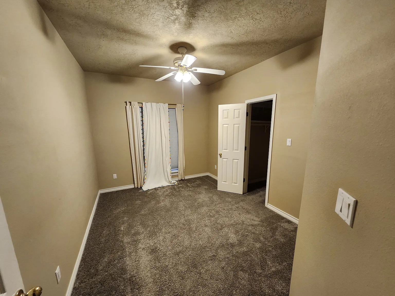 3 bed, 1577 sqft, $750 — Photo 3