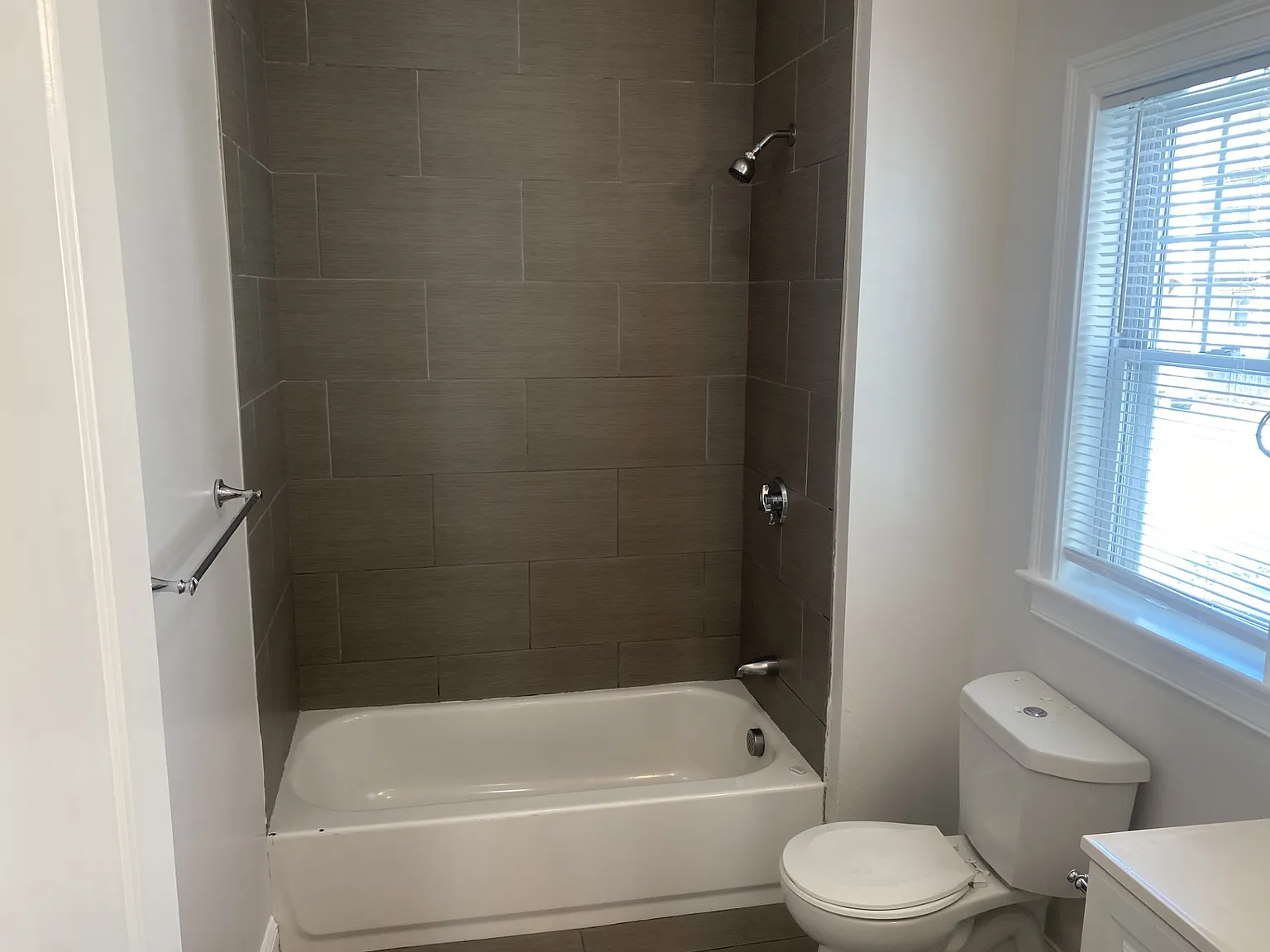 3 bed, 1200 sqft, $3,400 — Photo 3