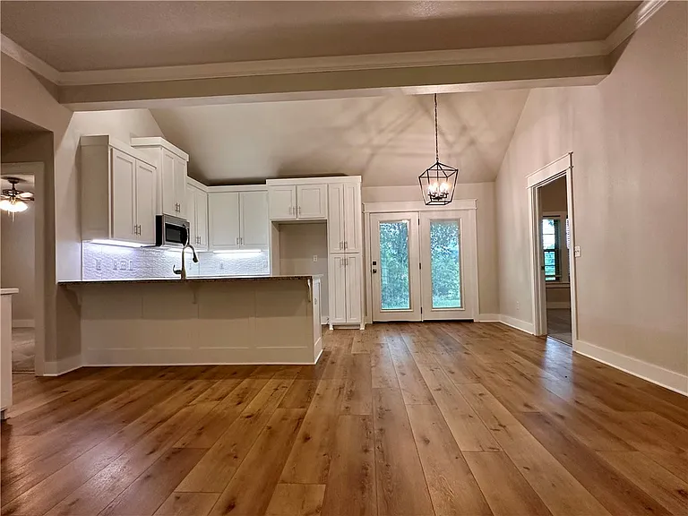2137 E Stanwyk Dr — Photo 3