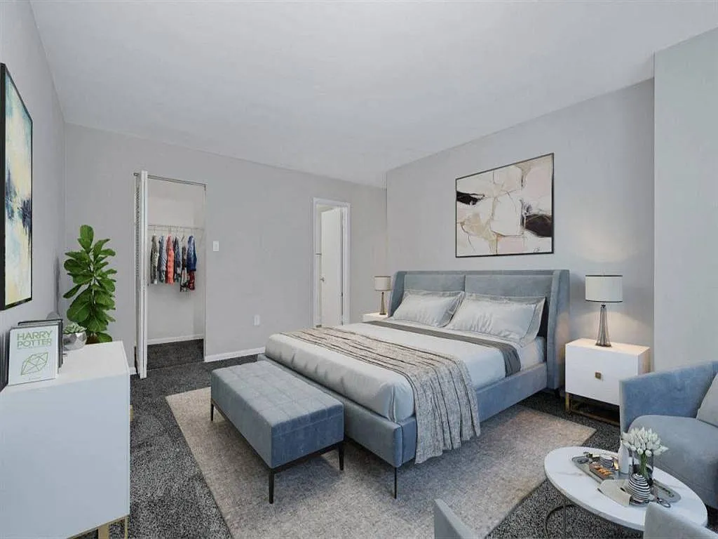 The Warwick Apartments — Photo 4