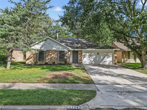 304 Foxtail Court, League City, TX 77573
