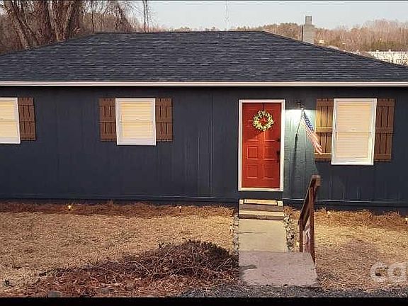 2nd image of 302 Carolina Dr NE
