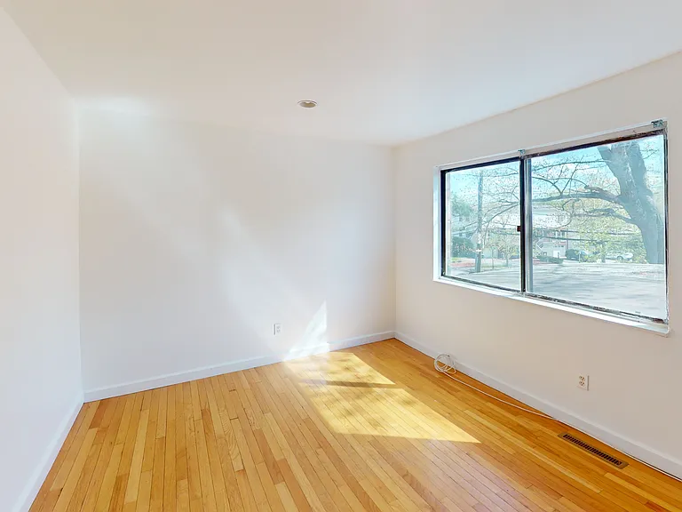 22-24 Broadlawn Park — Photo 5