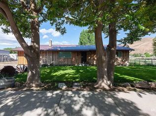 564 10th St, Vale, OR 97918