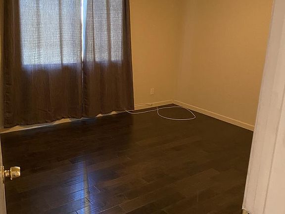 5th image of 1388 Midfield Ave