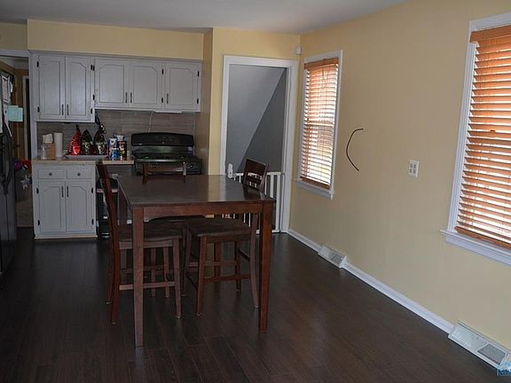 3rd image of 2540 Grantwood Dr
