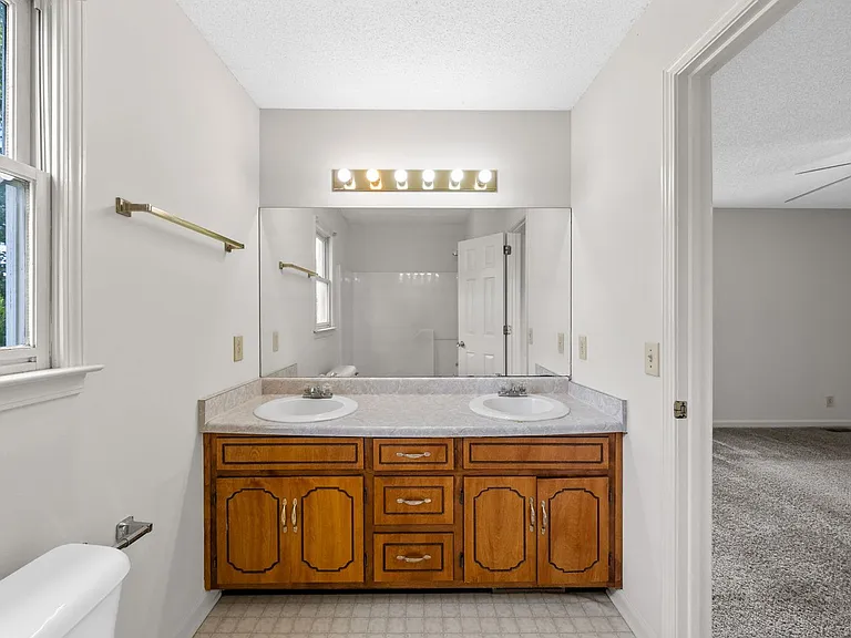 253 Moncrest Dr — Photo 16