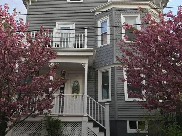 17 Poplar St, Providence, RI 02906