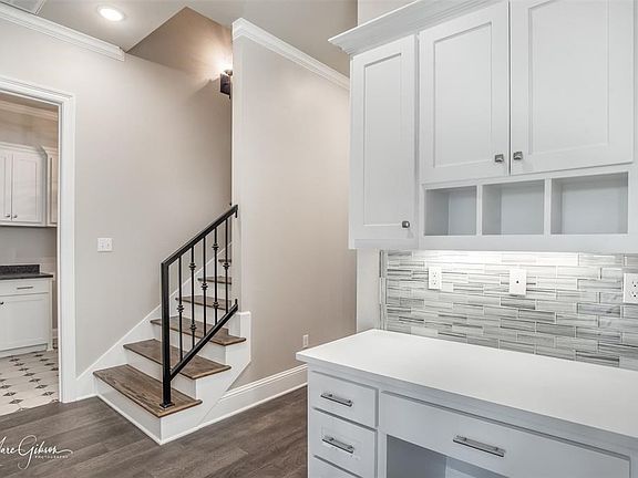 3rd image of 1113 Forest Ave