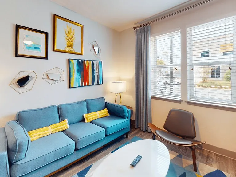 Centre Pointe Apartments — Photo 21