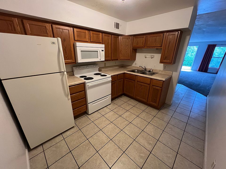 1st image of 110 Pearl Dr #110