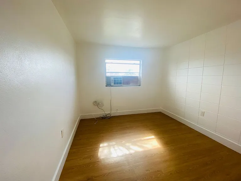 1341 W Point Dr #7 — Photo 14