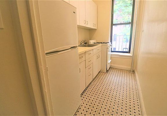 5th image of 342 E 81st St APT 2