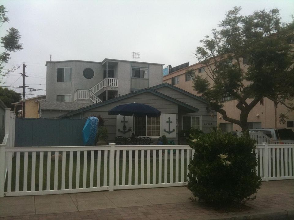 Apartment is behind house