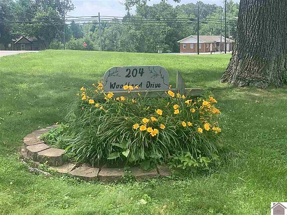 2nd image of 204 Woodland Dr