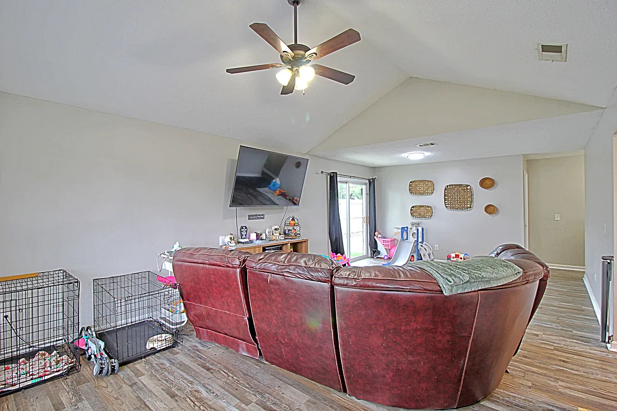 Building Photo - 1567 Pendleton Dr