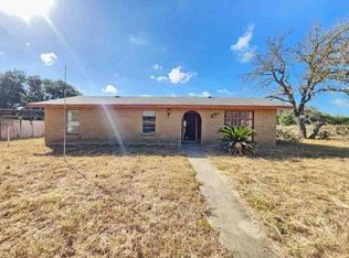 10 Karen Ln, Poteet, TX 78065
