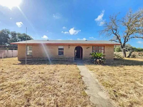 10 Karen Ln, Poteet, TX 78065