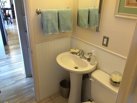 1/2 bath off master