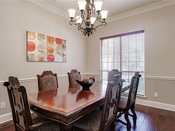 5th image of 3305 Parkwood Dr