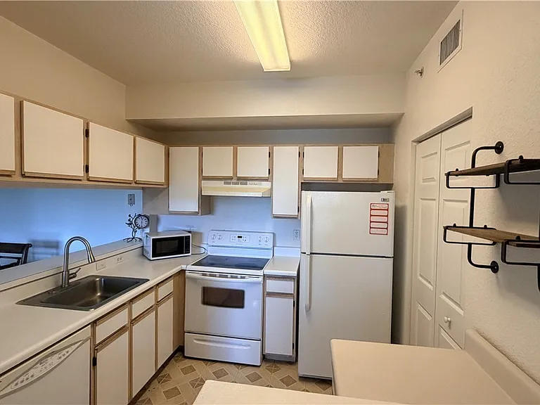 6490 Aragon Way #205 — Photo 8