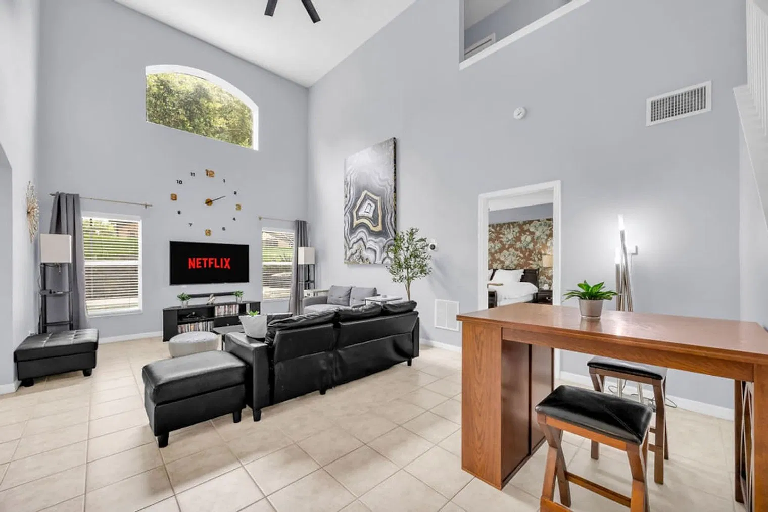 5 bed, 4.0 bath, 2314 sqft, $4,825 — Photo 4