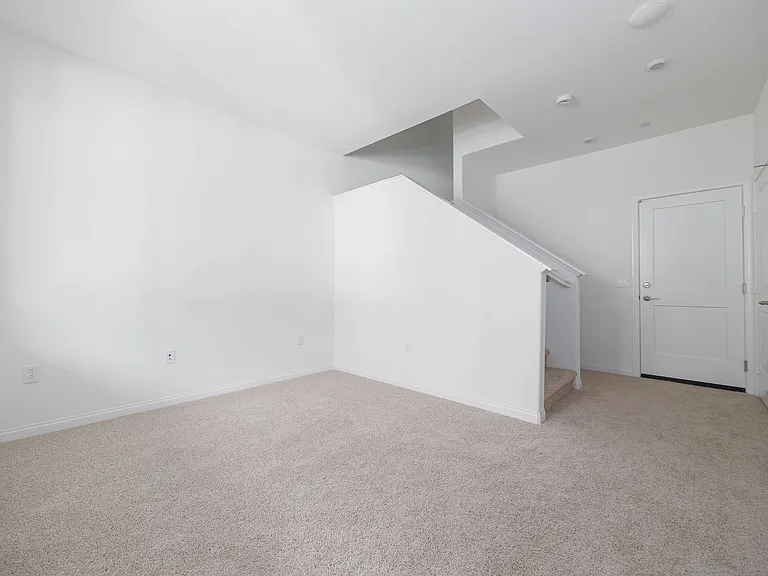 1749 Laurelwood Way — Photo 3