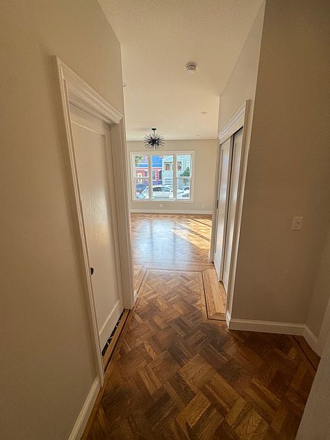 1st image of 276 Valley St #1