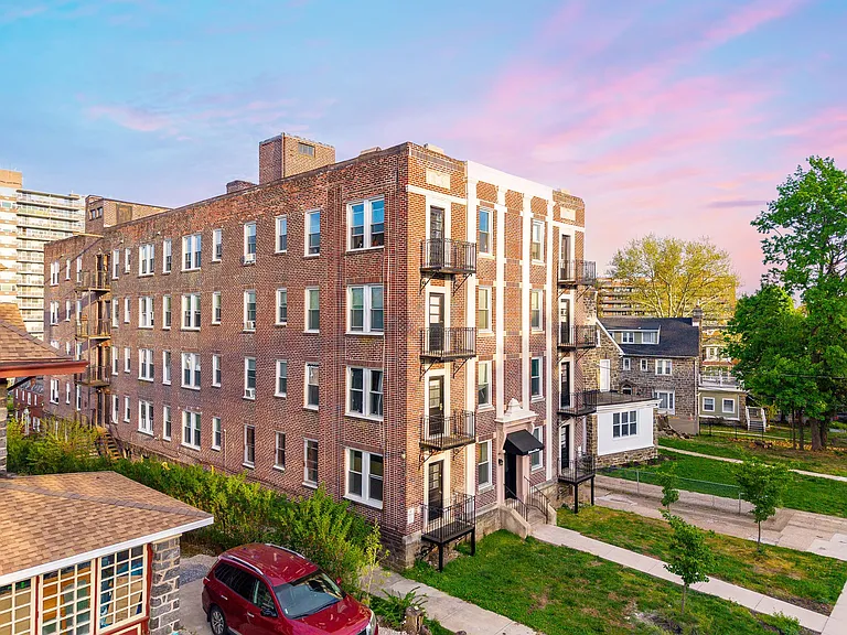 Belmont Place — Photo 14