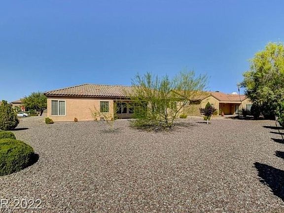 4th image of 2245 Village Walk Dr