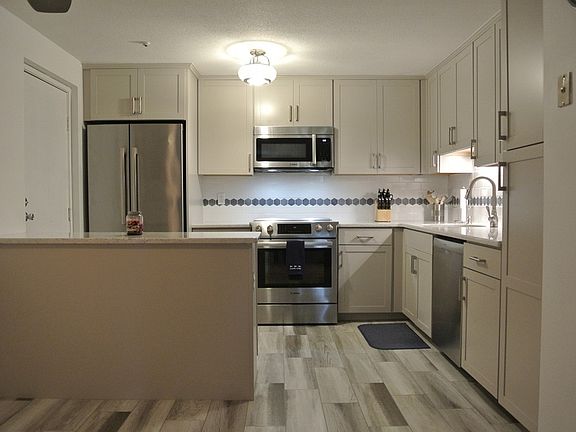 5th image of 19 Pine St Unit G