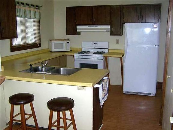 5th image of 721 Hedin Ave