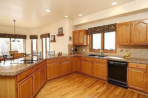 granite counters and snack bar