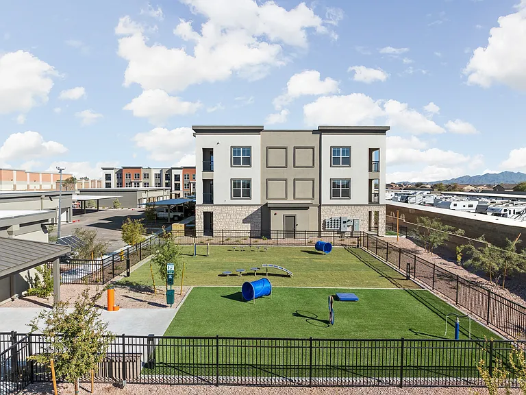 The Maddox Luxury Apartments — Photo 9