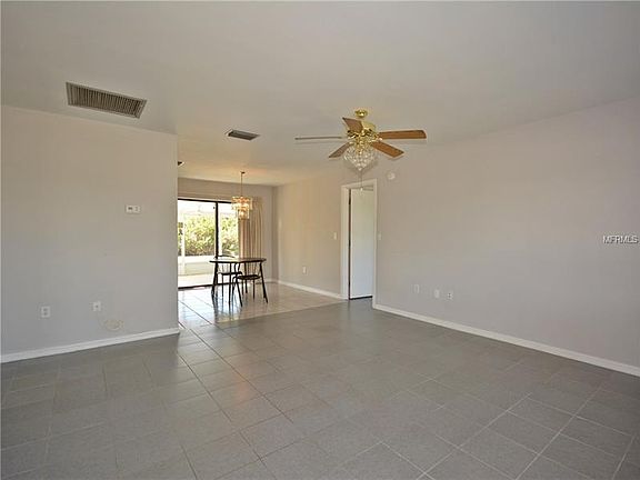 5th image of 10213 Winstead Ave