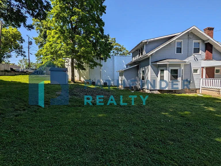 2443 S Dixie Dr — Photo 2