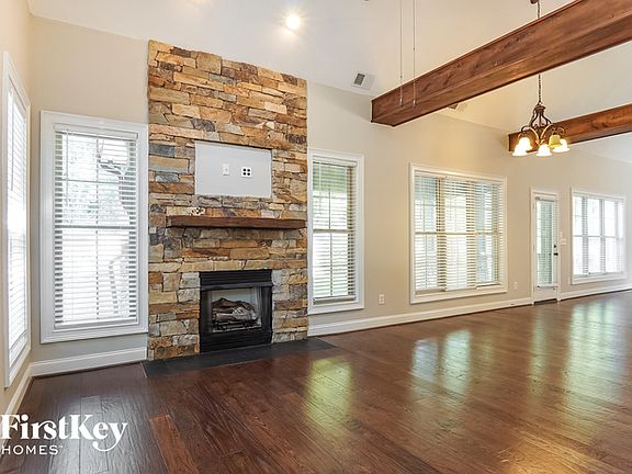 4th image of 508 Park Lake Ln
