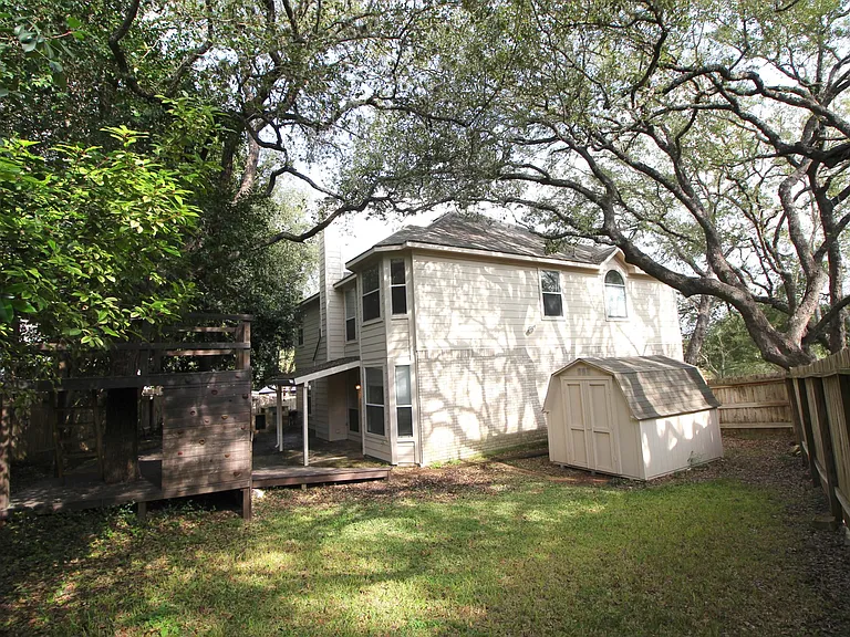 2616 Tree Crown — Photo 8