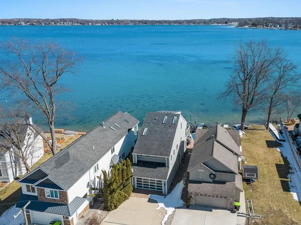 2109 W Lake Rd, Novi, MI 48377