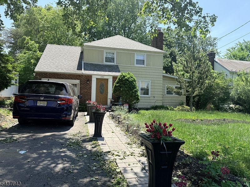 1st image of 242 Bradford Rd