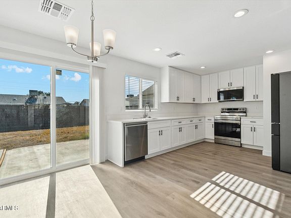 4th image of 3121 W LIBBY Street
