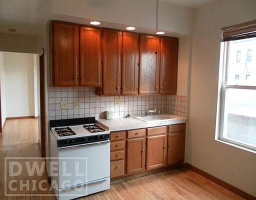 2nd image of 2352 N Damen Ave #2BR