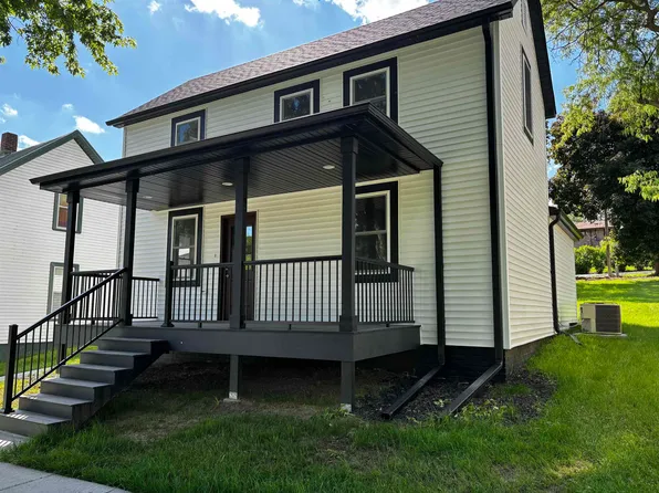 813 N 15th St, Wisner, NE 68791