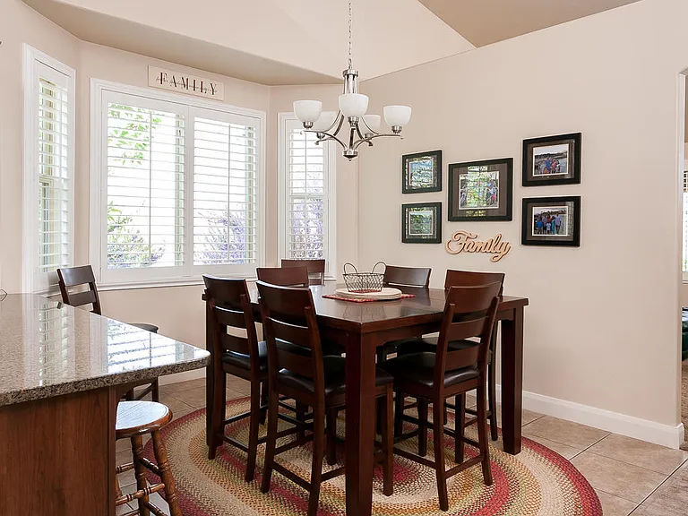 358 E Munich Dr — Photo 14