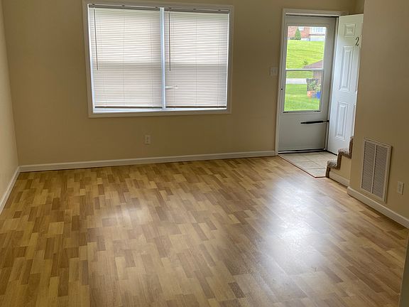2nd image of 217 Deerfield Dr APT 3